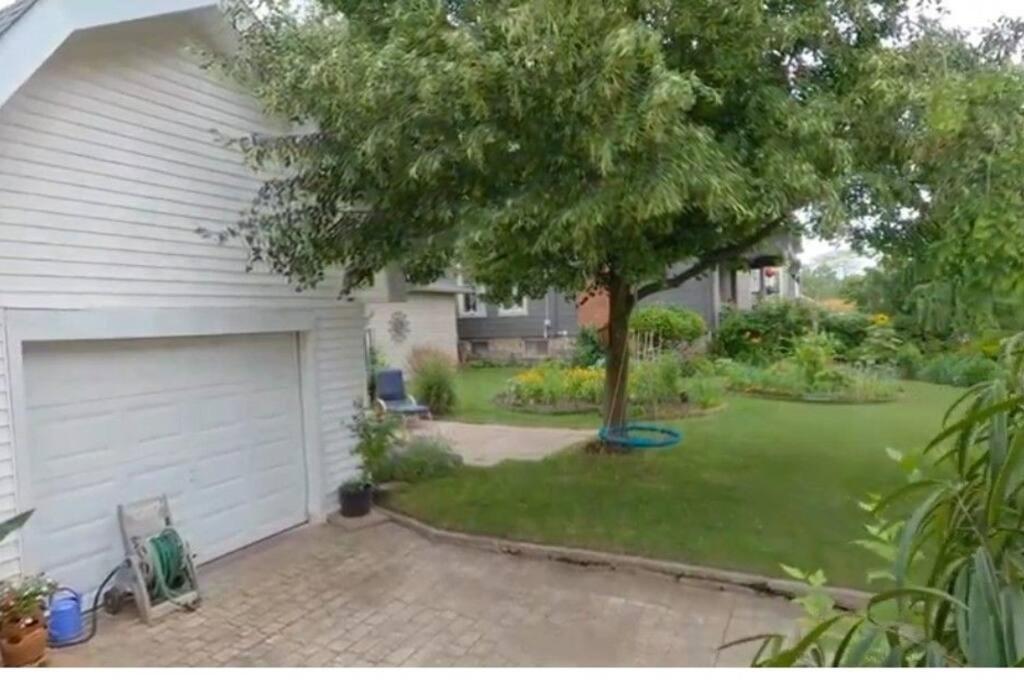 Garden 2 Storey House Ниагара-Фолс Экстерьер фото