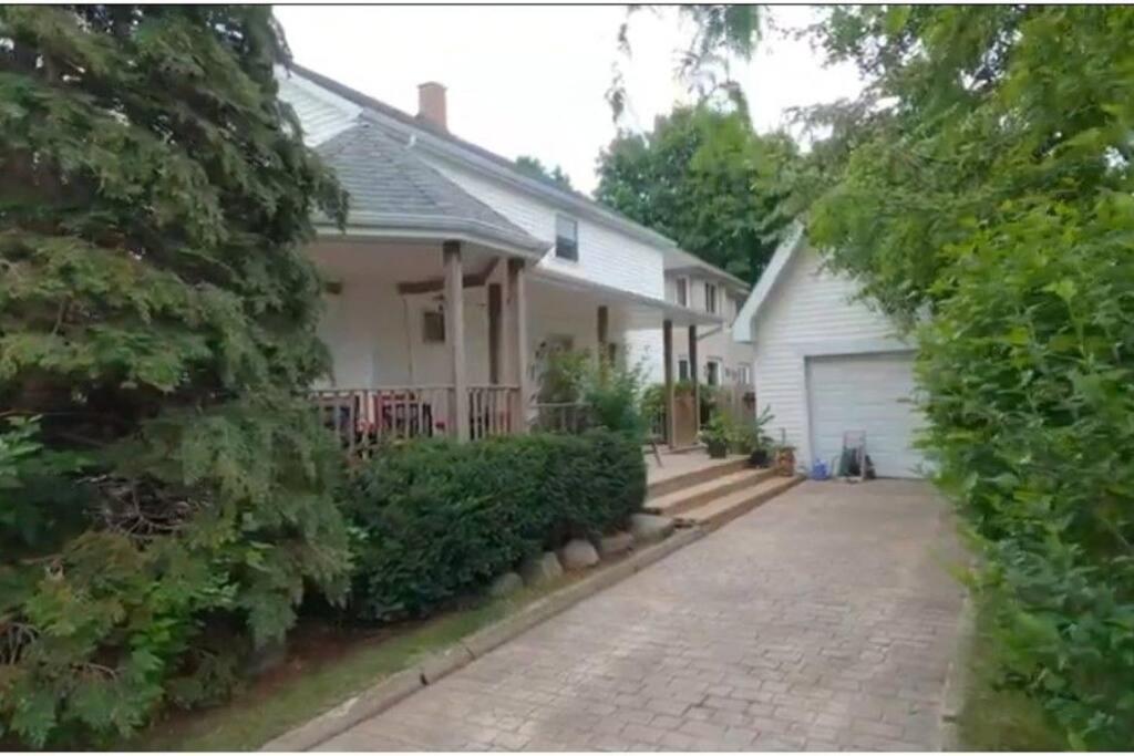 Garden 2 Storey House Ниагара-Фолс Экстерьер фото